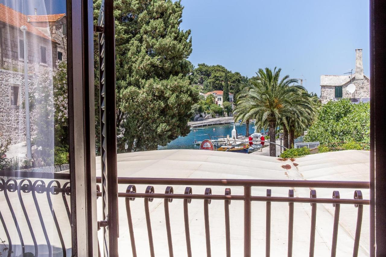Apartments And Rooms Drpic Splitska Exterior foto